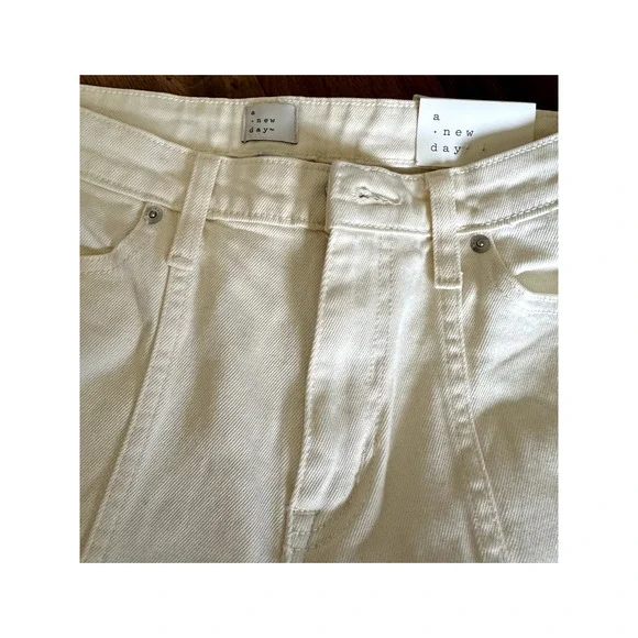 New a new day Tapered Leg Highest Rise Relaxed Hip & Thigh Cream Jeans Sz 6 - Picture 5 of 9
